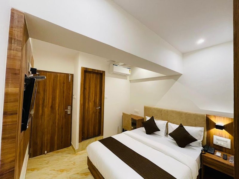 Hotel Hilton Suites - Hotel Hilton Suites 401, 4th Floor, Swami Vivekanand Rd, above Moti Mahal Hotel, opp. Andheri Subway Road, Andheri, Fish Market Area, Navneeth Colony, Andheri (W, Mumbai, Maharashtra 400058, India