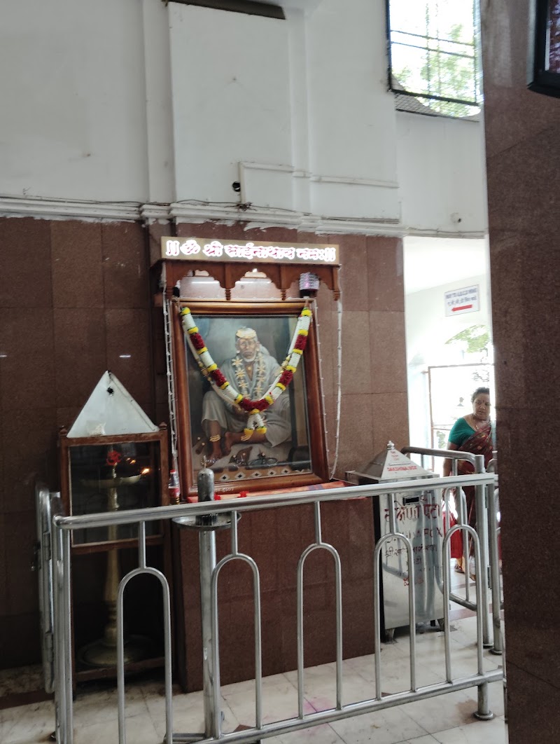 Sai Bhakta Niwas Centre Park - Sai Bhakta Niwas Centre Park thette complex, Kankuri Rd, Poonam Nagar, Shirdi, Maharashtra 423109, India