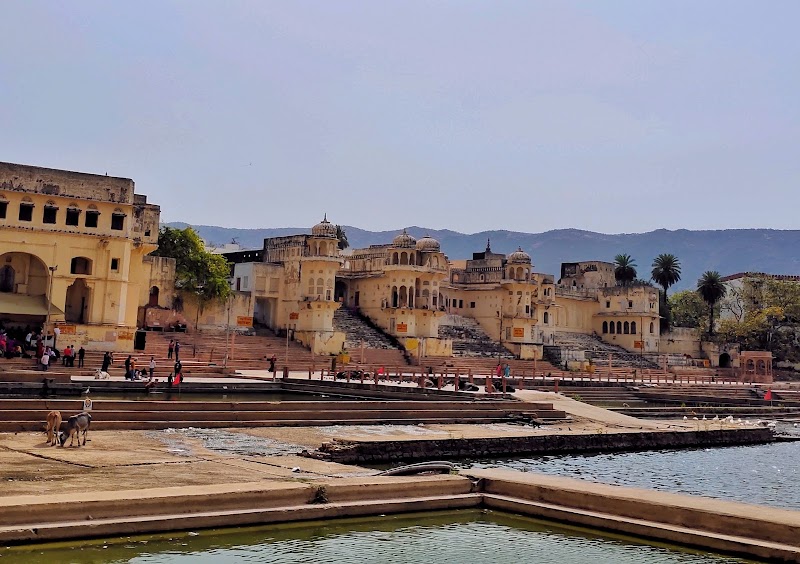 Varah Ghat - Varah Ghat, FHQ4+V8X, Choti Basti, Pushkar, Rajasthan 305022, India