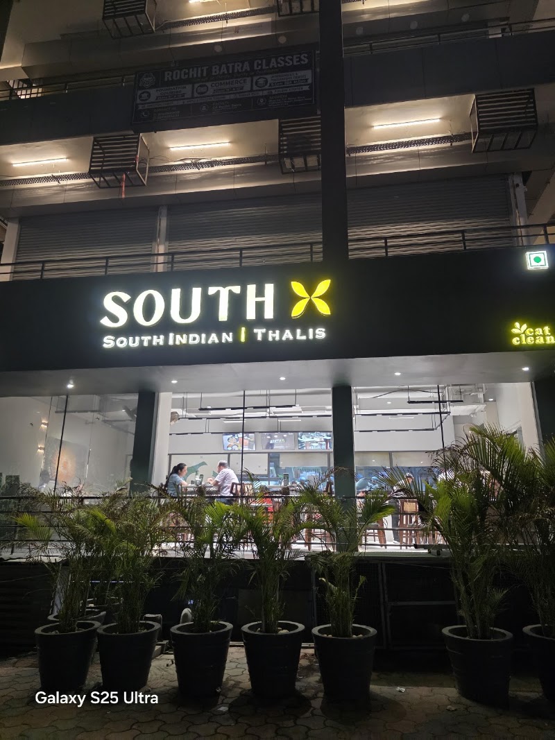 South X - South X Shop No - 7, Swarn Plaza, Chowk, RK Nagar Rd, Vasant Vihar, Bilaspur, Rajkishore Nagar, Chhattisgarh 495006, India