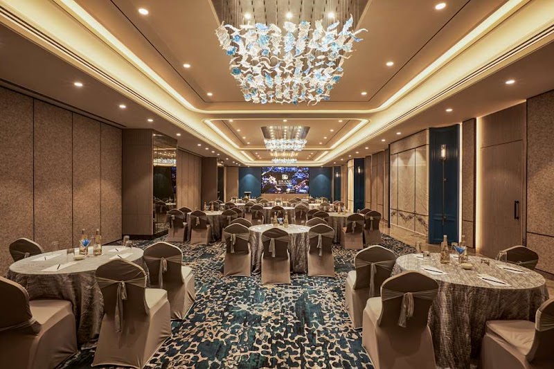 Radisson Hotel Mumbai Goregaon - Radisson Hotel Mumbai Goregaon S.V. Road, Veer Savarkar Flyover, Udyog Nagar, Goregaon West, Mumbai, Maharashtra 400062, India