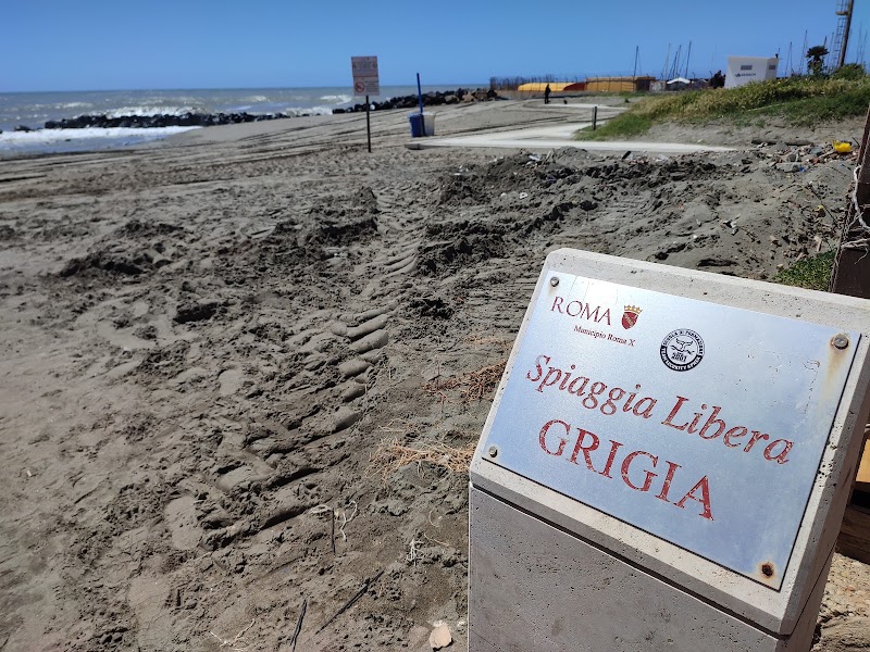 Spiaggia libera Grigia - Spiaggia libera Grigia, Lungomare Duca degli Abruzzi, 74, 00121 Lido di Ostia RM, Italy