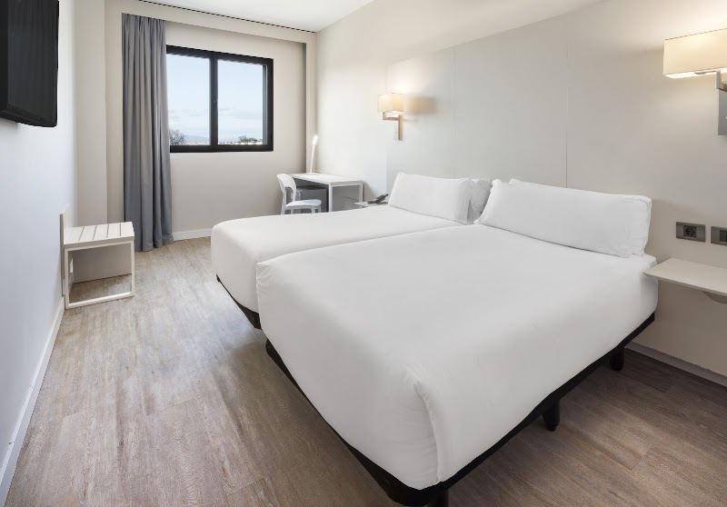 B&B HOTEL Granada Estación - B&B HOTEL Granada Estación Av. de Juan Pablo II, 35, Norte, 18014 Granada, Spain