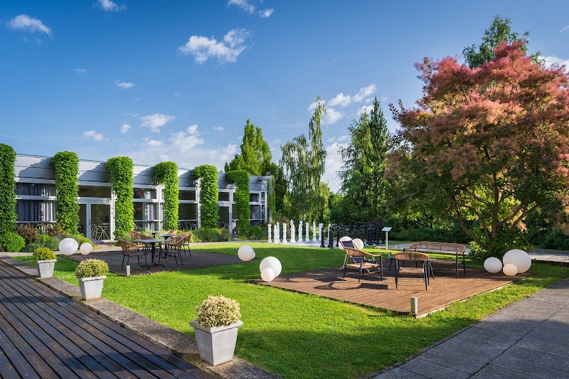 Holiday Inn Prague Airport by IHG - Holiday Inn Prague Airport by IHG, K Letišti 1074/32, 161 00 Praha-Praha 6, Czechia