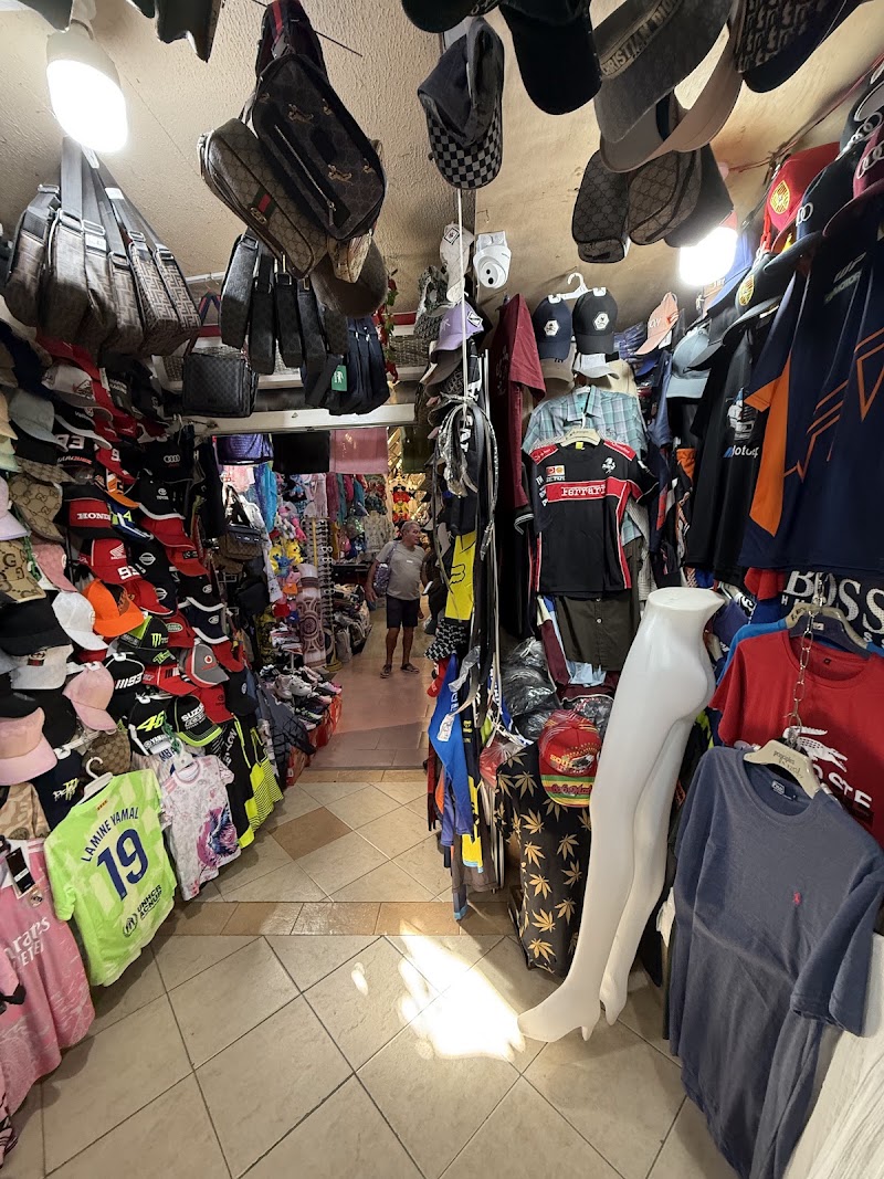 Grand Baie Bazar. - Grand Baie Bazar., XHRP+2GH, chemin bazaar, Grand Baie 30502, Mauritius
