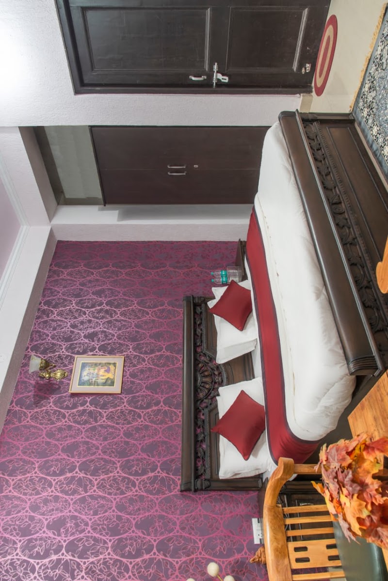 Emerald Stays - Emerald Stays, Main Rd, Radopaind, Matlah, Dharampur, Himachal Pradesh 173209, India