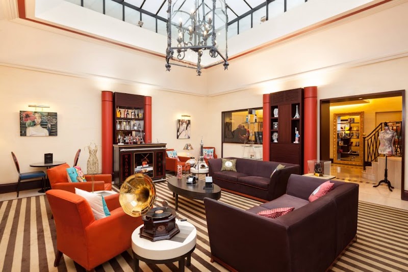 Hotel Porte Maillot - Hotel Porte Maillot 9 Rue de l'Arc de Triomphe, 75017 Paris, France