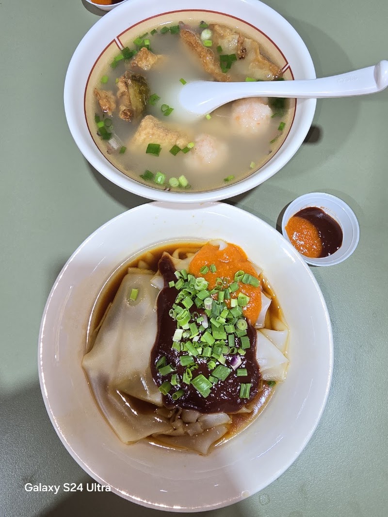 Albert Centre Market & Food Centre - Albert Centre Market & Food Centre 270 Queen St, #01-53, Singapore 180270