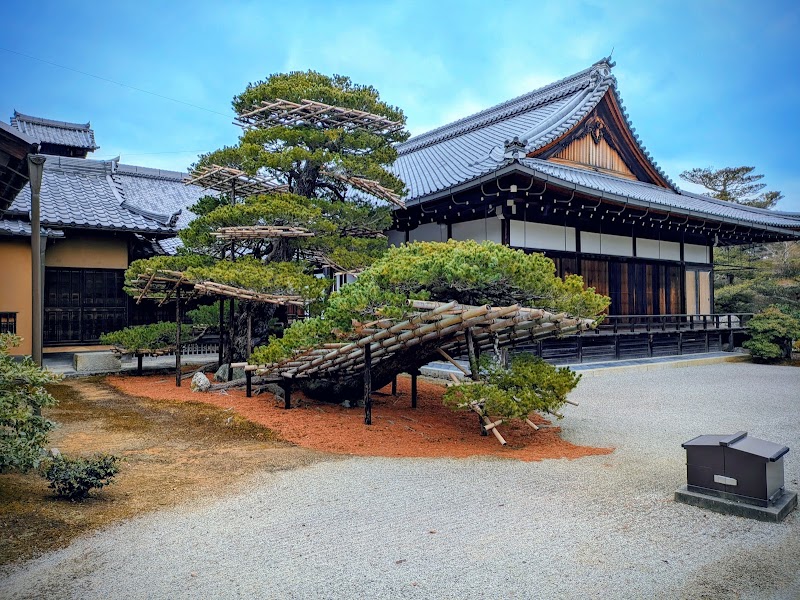 Kinkaku-ji - Kinkaku-ji 1 Kinkakujichō, Kita Ward, Kyoto, 603-8361, Japan