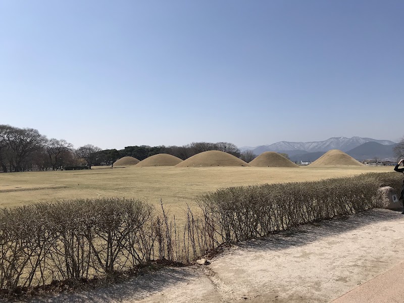 Cheomseongdae Observatory - Cheomseongdae Observatory 839-1 Inwang-dong, Gyeongju, Gyeongsangbuk-do, South Korea