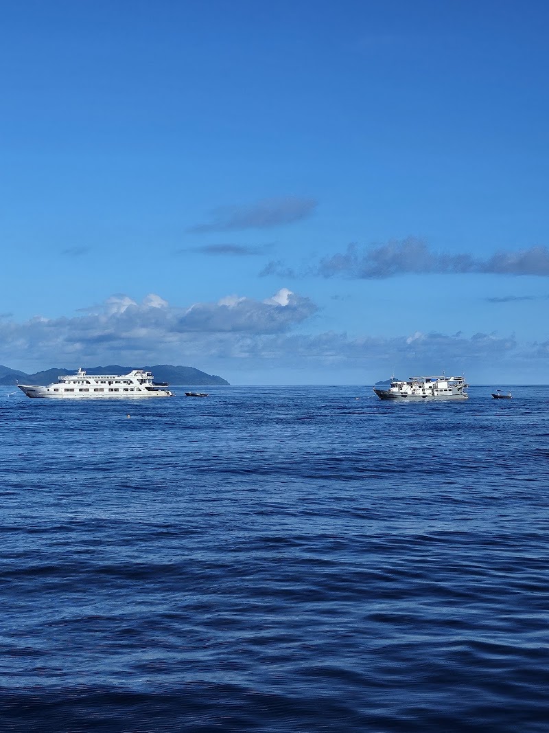 Manta Queen Liveaboard - Manta Queen Liveaboard 13/47 Building B Moo 7 T. Khuk Khak A. Takuapa, ตำบลคึกคัก อำเภอตะกั่วป่า พังงา 82220, Thailand