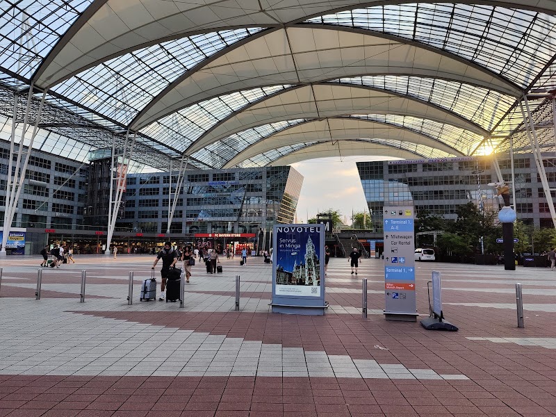 Taxistand Vorfahrt Terminal 2 - Taxistand Vorfahrt Terminal 2, Terminalstraße Nord, 85356 Oberding, Germany