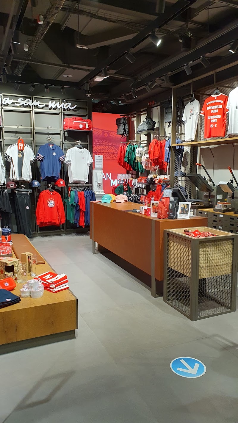 FC Bayern Store Flughafen Terminal 2 - FC Bayern Store Flughafen Terminal 2, Terminalstraße Terminal 2 - Ebene 04 - Abflug, Gate G, 85356 Oberding, Germany
