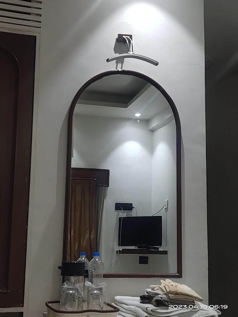 Mogul Palace Hotel - Mogul Palace Hotel, 20, Dontad Cross Ln, off Yusuf Meher Ali Road, Pydhonie, Mandvi, Mumbai, Maharashtra 400009, India