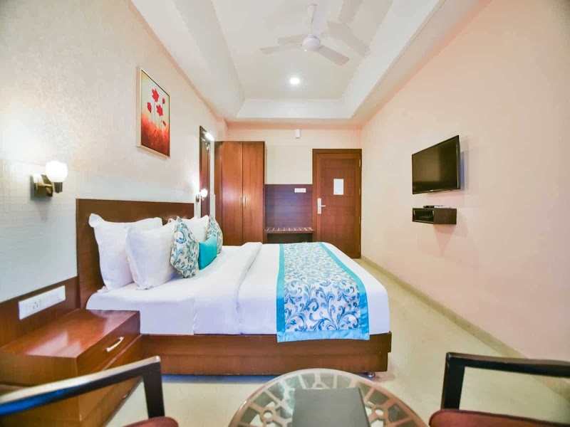 YOIS HOTEL - YOIS HOTEL Plot 8, 100 Feet Road, near Mahila Police thana, Roop Sagar, Udaipur, Rajasthan 313001, India