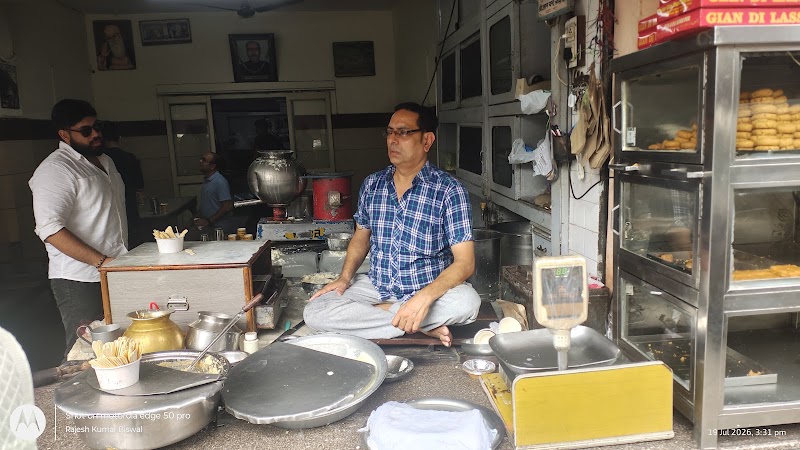 Giani Punjabi Lassi - Giani Punjabi Lassi, Golden Temple Out Road, JVHF+QG9, Gagar Mal Rd, opp. regent cinema, Chowk Regent Cinema, Katra Sher Singh, Katra Ahluwalia, Amritsar, Punjab 143006, India