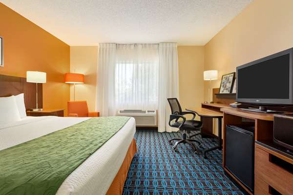 Country Inn & Suites by Radisson, Phoenix Airport, AZ - Country Inn & Suites by Radisson, Phoenix Airport, AZ, 4702 E University Dr, Phoenix, AZ 85034, USA