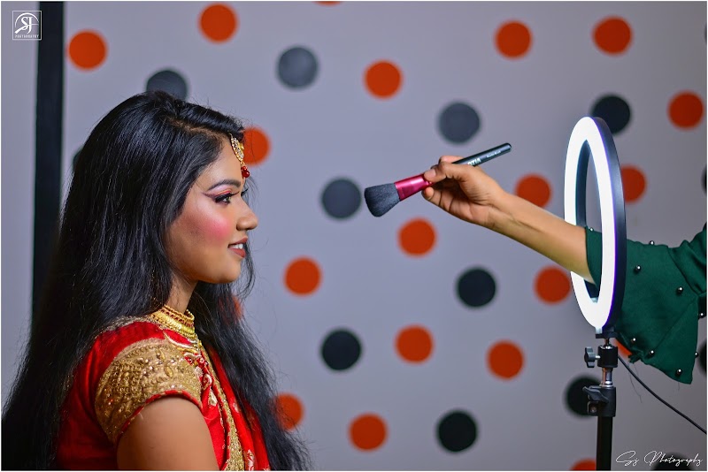 Heaven beauty parlour - Heaven beauty parlour Dhankauda Main Rd, Dhanakauda, Sambalpur, Gengutipali, Odisha 768001, India