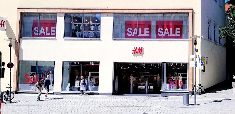 H&M - H&M Bahnhofstraße 12, 94032 Passau, Germany