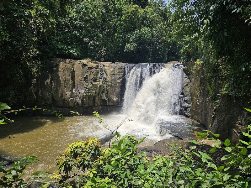 බිසෝ ඇල්ල-Biso Ella Waterfall