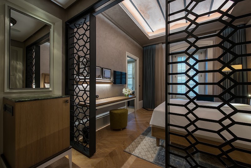 10 Karakoy - 10 Karakoy Müeyyetzade, Kemeraltı Cd. No:10, 34425 Beyoğlu/İstanbul, Türkiye