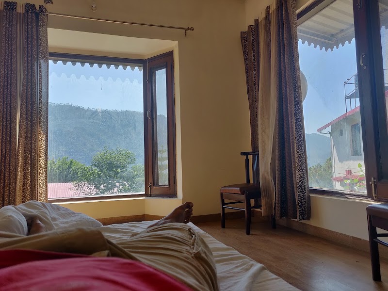 OYO Home 14047 Luxury 3BHK - OYO Home 14047 Luxury 3BHK, 3, BHK Cottage, Garkhal Kanda Rd, Kasauli, Himachal Pradesh 173225, India