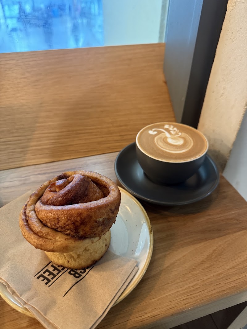 FCB Coffee Paddington Lounge - FCB Coffee Paddington Lounge Unit 22, The Lawns Paddington Station, London W2 1HB, UK