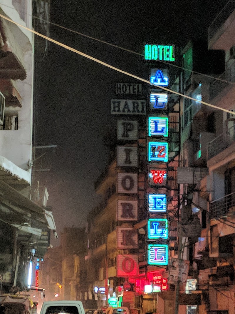 Hotel Shelton - Hotel Shelton 5043, Main Bazar Rd, near six tooti chowk, Bazar Sangatrashan, Bharat Nagar, Paharganj, New Delhi, Delhi 110055, India