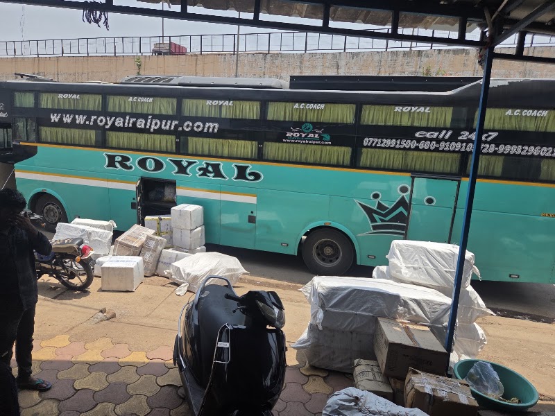 Royal Travels / New Royal Travels – ISBT G21 Booking Office - Royal Travels / New Royal Travels – ISBT G21 Booking Office, Shop No. G-21, Terminal ( I S B T, Inter State Bus Stand, Ravanbhatha, Bhatagaon, Raipur, Chhattisgarh 492001, India