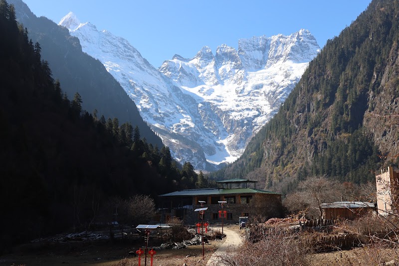 Meili Snow Mountain National Park Scenic Area - Meili Snow Mountain National Park Scenic Area, FR79+JGX, Deqen, Diqing Tibetan Autonomous Prefecture, Yunnan, China, 674500