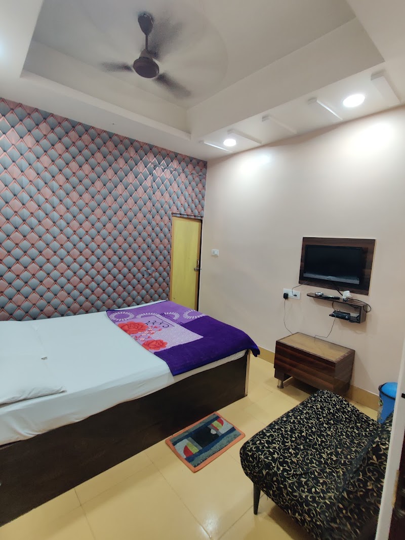 Bharati Lodge - Bharati Lodge Bidhan market opposite auto stand Bidhan market, appo auto, Bldg, Bidhan Rd, near Kali Temple, Ward 12, Hakim Para, Siliguri, West Bengal 734001, India