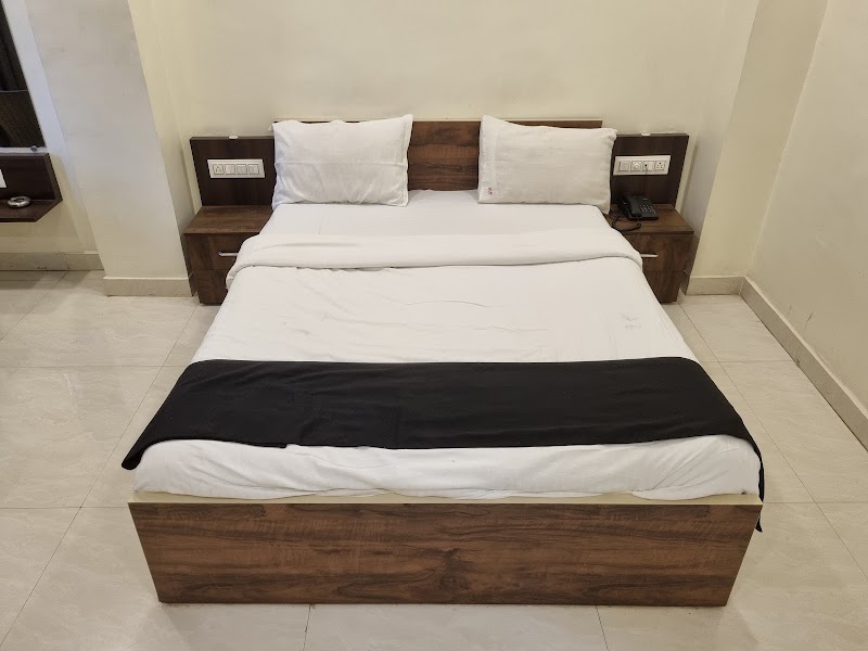 THE LIVING SPACE - THE LIVING SPACE 43, near BUS STAND, Takve Kurth, Gawliwada, Rao Colony, Pune, Lonavala, Maharashtra 410401, India