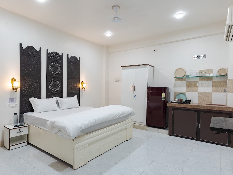 Divine Stays - Divine Stays, 83, Roop Vandana complex, opposite Mayur studio, Gurunanakpura, Raja Park, Jaipur, Rajasthan 302004, India