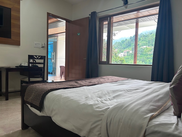 Super OYO Collection O Hotel Silver Lake Inn - Super OYO Collection O Hotel Silver Lake Inn, plot no. 1 June Estate, Mountain Club, Road, Nainital, Harinagar Chanddeva, Uttarakhand 263136, India