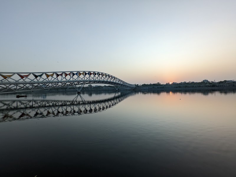 Sabarmati Riverfront - Sabarmati Riverfront, 3H7R+2JF, Sabarmati Riverfront Walkway E, Dharm Nagar II, Keshav Nagar, Ahmedabad, Gujarat 380004, India