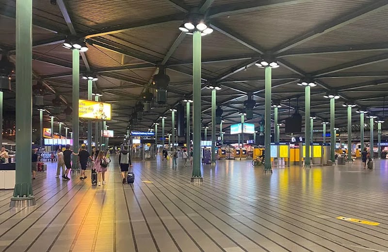 Schiphol Plaza - Schiphol Plaza Vertrekpassage 135, 1118 AX Schiphol, Netherlands