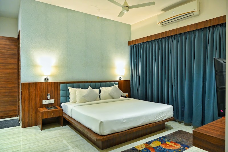 The One Hotel - The One Hotel Survey No 771, Plot No.1 B , B, M Square City Center Mall, 1/A, Link Road, near Good Life Gym R.D. Circle, Radha Vasudev Batavia Nagar, Govind Nagar, Nashik, Maharashtra 422008, India
