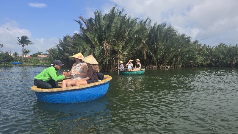 Hoi An lantern boat ride - Hoi An lantern boat ride, V8GH+F27, Old Town, Hoi An, Da Nang, Vietnam