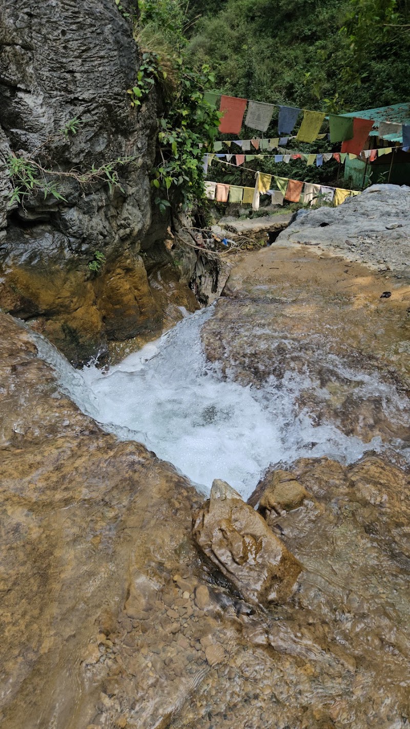Kempty fall shop Lake and restaurant +photography - Kempty fall shop Lake and restaurant +photography Kempty Fall Rd, Lakhwad, Kempty, fall, Ram Gaon, Uttarakhand 248179, India