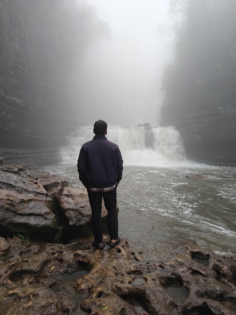 Rangsohkham falls(Um Jngi Falls) - Rangsohkham falls(Um Jngi Falls) 8P67+45, Raidkteng, Meghalaya 793108, India