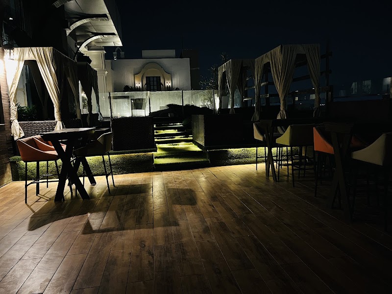 Vibe: The Sky Bar - Vibe: The Sky Bar DoubleTree by Hilton, Baani Square, Pocket C, Mayfield Garden, Sector 50, Gurugram, Haryana 122018, India