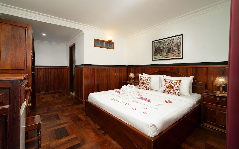 Siem Reap Center Hotel - Siem Reap Center Hotel, 9V63+PM7, Taphul Rd, Krong Siem Reap 17000, Cambodia