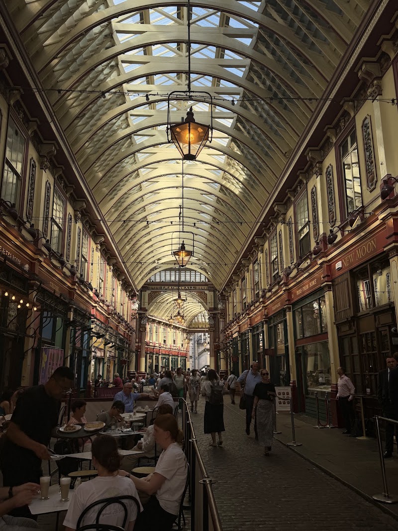 WalksDevour London Tours - WalksDevour London Tours, Office 1816, Portland House, Bressenden Pl, London SW1E 5RS, UK