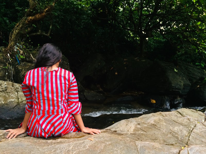 Biso Dola Ella - Biso Dola Ella, V78C+9WC, Dehiowita Road, Eheliyagoda, Sri Lanka