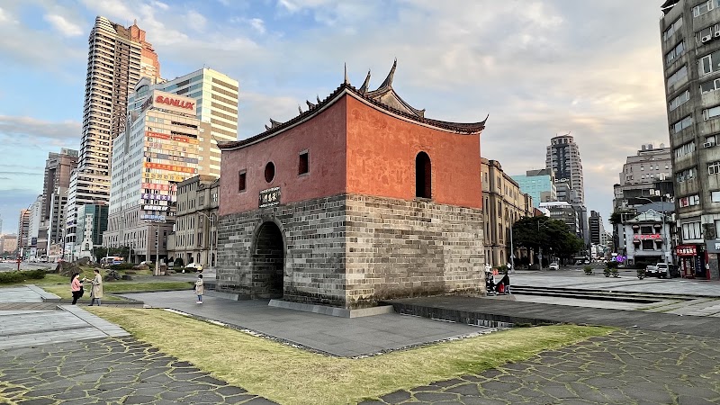 Beimen - Beimen, No. 10, Tacheng St, Datong District, Taipei City, Taiwan 10341