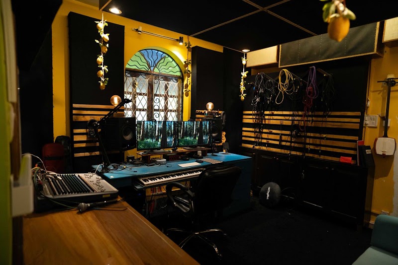 Culture Jam Studios @ Stiff Kittens Inc - Culture Jam Studios @ Stiff Kittens Inc 1695, 1, Gumal Vaddo, Anjuna, Goa 403509, India