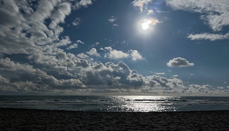 Spiaggia libera Gialla - Spiaggia libera Gialla, Lungomare Paolo Toscanelli, 137a, 00121 Lido di Ostia RM, Italy