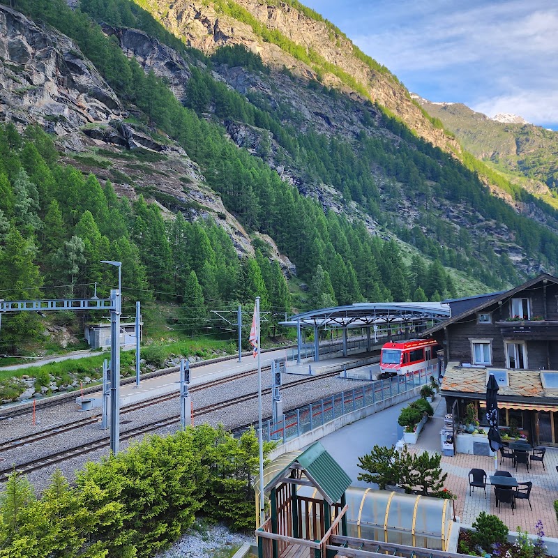 Hotel Täscherhof - Hotel Täscherhof Bahnhofplatz 1, 3929 Täsch, Switzerland