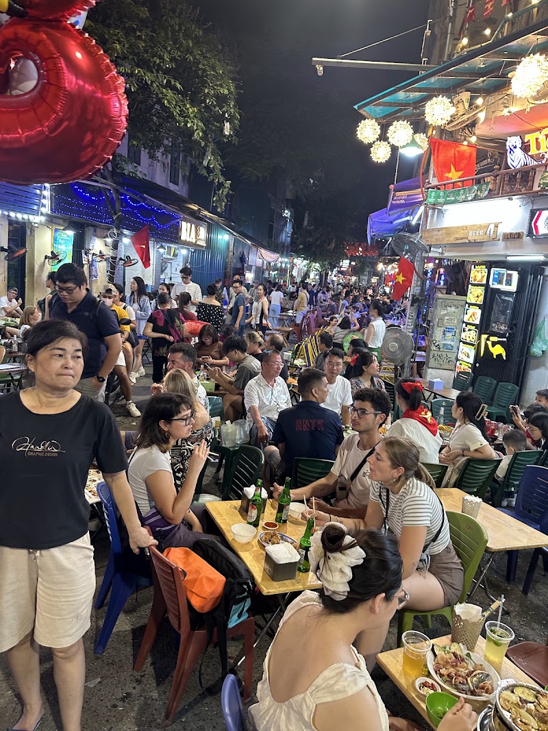 Bia Phố 37 Tạ Hiện - Bia Phố 37 Tạ Hiện 37 P. Tạ Hiện, Phố cổ Hà Nội, Hoàn Kiếm, Hà Nội, Vietnam