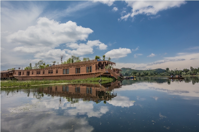 Floating Heaven Best Houseboat In Srinagar - Floating Heaven Best Houseboat In Srinagar Nigeen Lake, ghat no.2 opp., Ashai Bagh Bridge hazratbal road, Nagin Bagh, Srinagar, 190006
